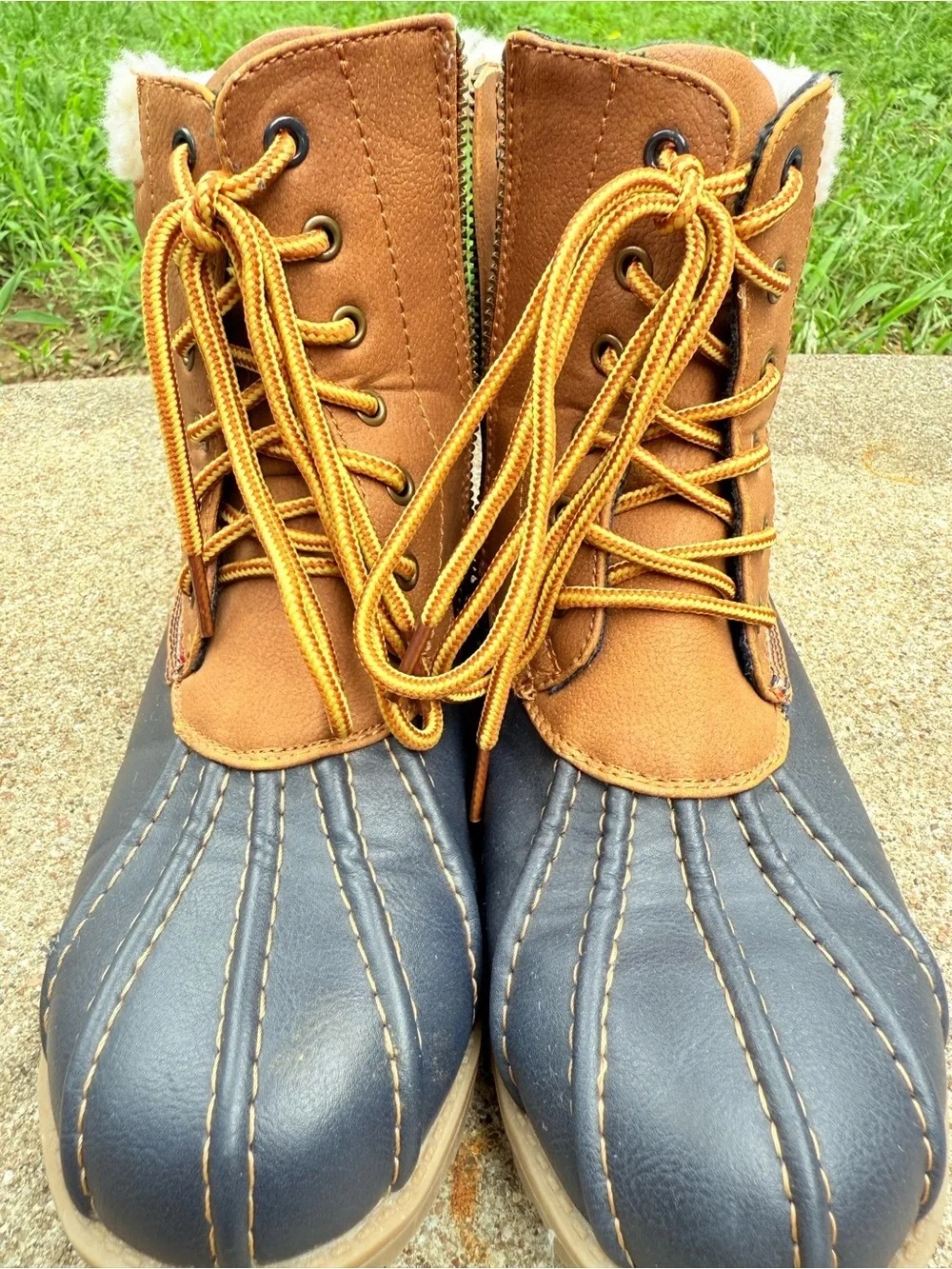 Tommy Hilfiger Duck Boots Size 4 Peacoat Brown Black Faux Shearling Lace Up